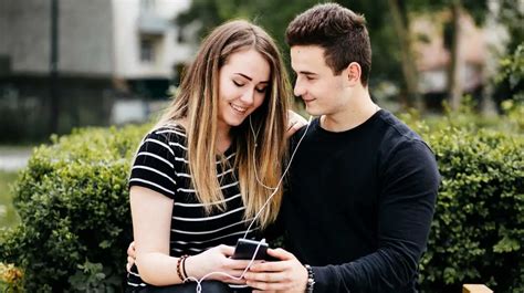 Teenage Dating Apps – 11 Dating Apps For Under 18